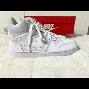 NWOT nike court mid